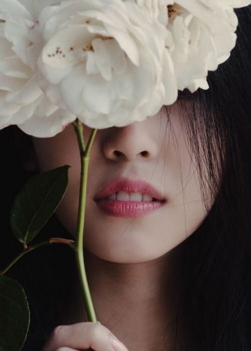ایده عکاسی با گل برای دختران